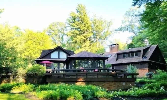 Orchard Park House | Private Estate Surrounded by Woods, Ponds, Nature and Peace