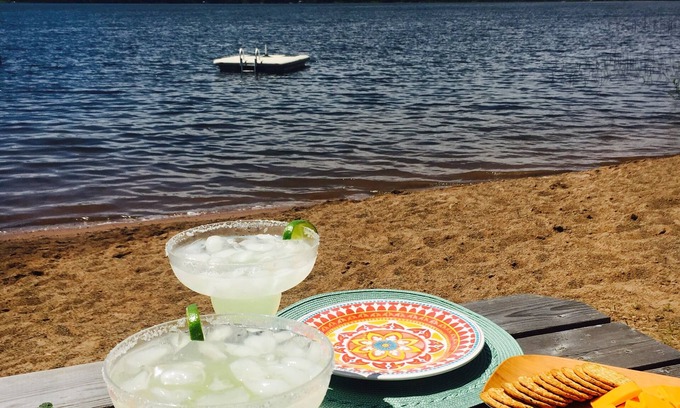 Markville Cabin | Private, Family Cabin, With Large Sandy Beach SLEEPS 12