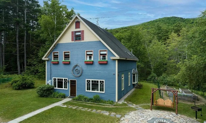 Newbury House | Private Family Friendly Ski&Lake Getaway on 2 acres. Short walk to Lake Sunapee