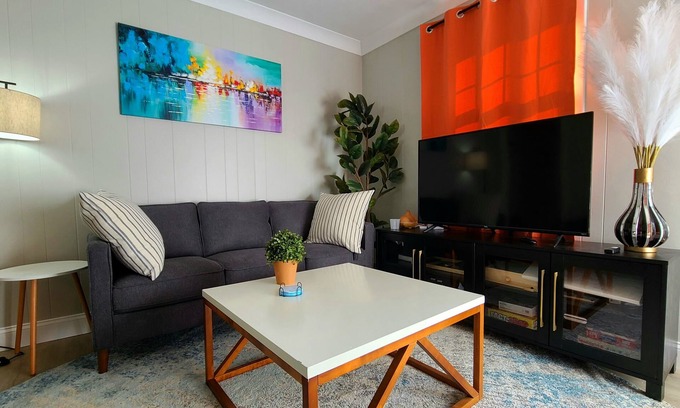 Gaffney House | Private family, pet friendly with fenced yard near Limestone College and Outlets