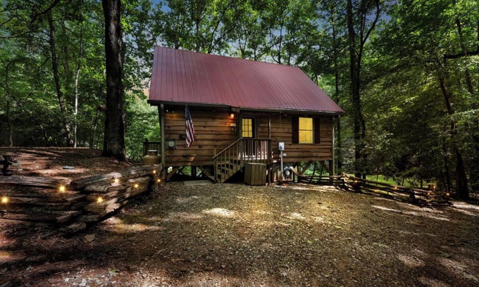 Dahlonega Cabin | Private Fishing Lake, Hot Tub, Fire Pit, Walking Trails And Nearby Wineries