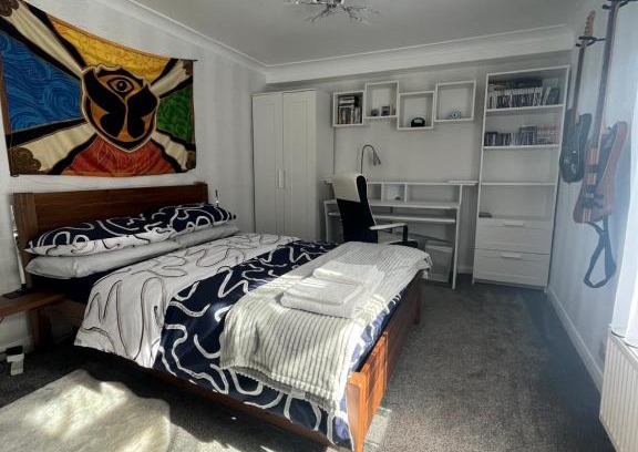 Portswood Apartment | Private Flat in City Centre with Parking