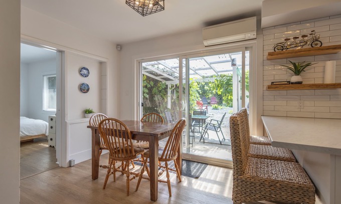 Regional District of Nanaimo Cottage | Private Garden House Near the Beach