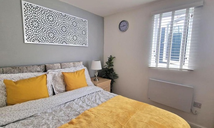 West Thurrock Apartment | Private Garden Studio near London free Freeparking