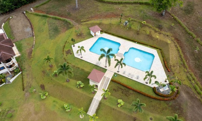 Buenos Aires Condo | Private Garden, Walk Out to Community Pool, Beautiful 1 Bedroom 1 Bath Condo