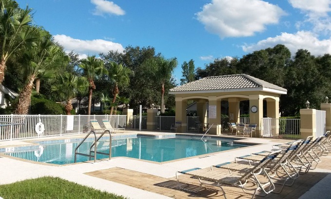 Gateway House | 🌴Private Gated Community Home-POOL GOLF World Famous BEACHES Shopping Near RSW