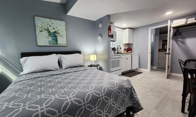 Lakeland Apartment | Private Getaway Studio !