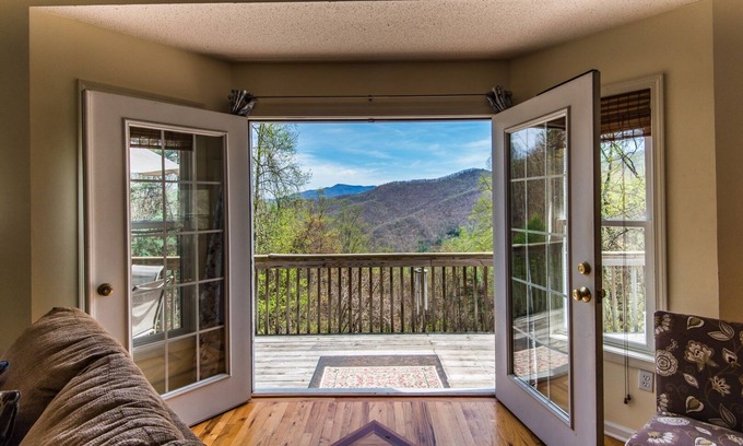 Asheville House | Private Gorgeous Mountain View Chalet- SUPER RATES