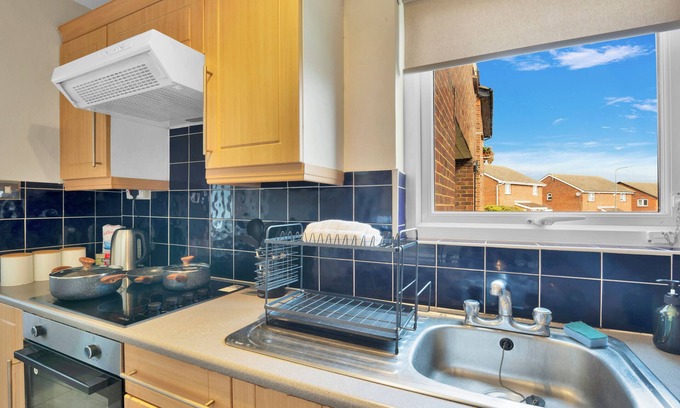 Barnehurst Apartment | Private Ground Floor Studio Flat In Dartford DA1. Free Parking TFL Zone 6nn