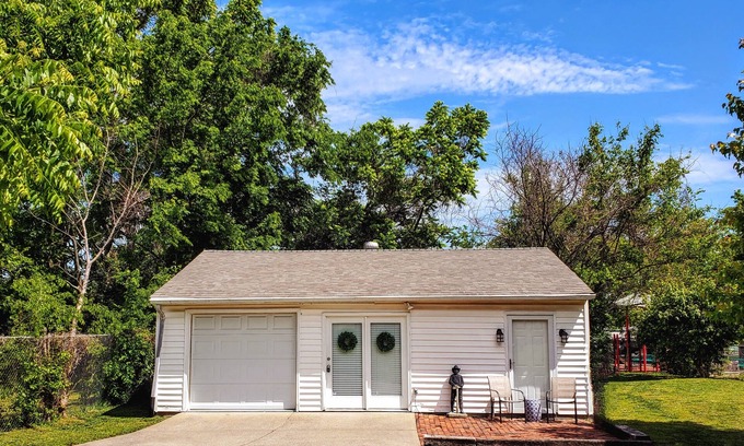 Radnor House | ✨Private Guest House - 4mi from Downtown 🎸& 12 South 🛍️