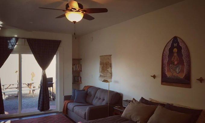 Montague Apartment | PRIVATE GUEST STUDIO & INSPIRING MT. SHASTA VIEW