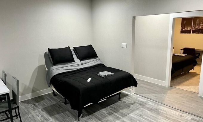 South Dallas - Fair Park House | Private Guesthouse near Downtown Dallas