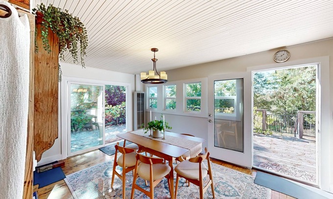 Graton House | Private half-acre near wineries with large deck & bohemian feel - dog-friendly