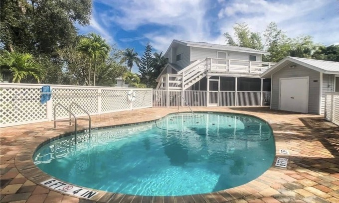 Pineland House | Private Hideaway in Pine Island community Pool and Marina a few steps away.