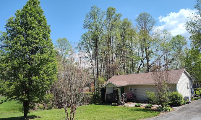 Fletcher House | Private home convenient to everythingnWNC Ag Cntr,Airprt,Sierra Nevada,DT&more