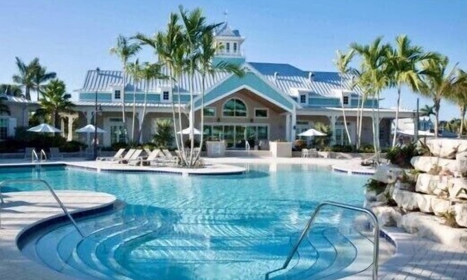 Naples House | Private home in highly sought after Naples Reserve, loaded with ammenities!