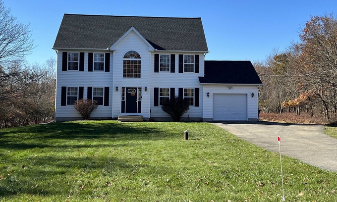 Tunkhannock Township Ski Chalet | Private home mins away from Camelback and Kalahari