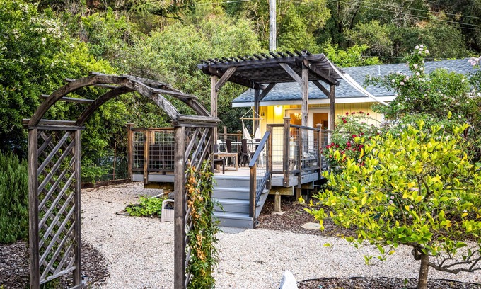 Cloverdale House | Private home w/creek access, stove, large yard, gas grill, firepit - dogs ok