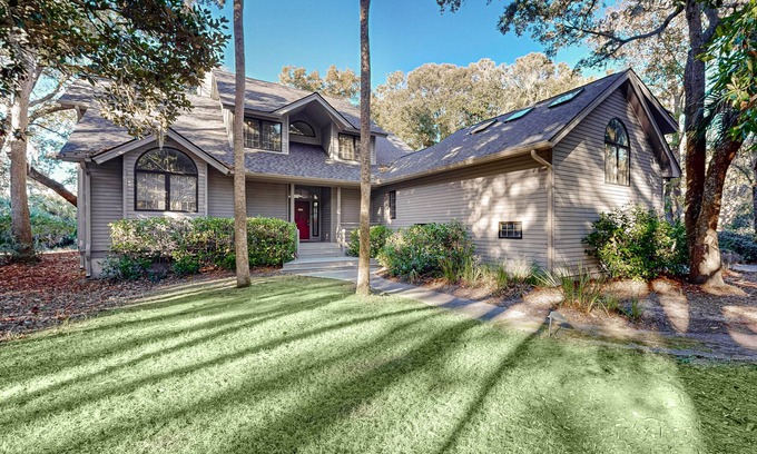 Vanderhorst Plantation House | Private home with large deck and views of a lagoon – walk or bike to the beach