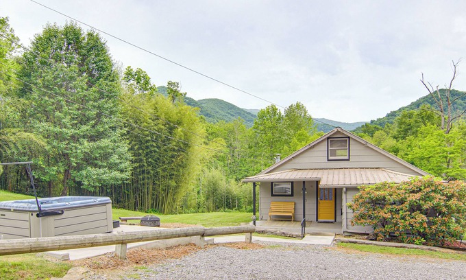 Canton House | Private Hot Tub: Cottage Near Hikes & Pigeon River