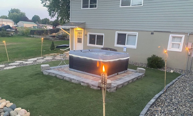 Lewiston Apartment | Private Hot Tub, Executive Suite, & Deluxe Summer Camper For 6 -10 Guests