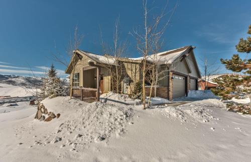 Park City House | Private Hot Tub, Minutes to Ski, Cozy Getaway, Beautiful Condo- Large 3BR, Private Garage!