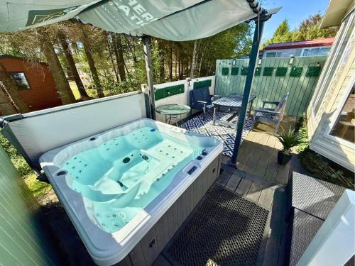 Swarland Apartment | Private Hot Tub & Spacious Decking Area in Northumberland, Dog-Friendly, Free Golf Access