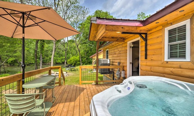 Cherokee House | Private Hot Tub Tuckasegee River Couples Escape