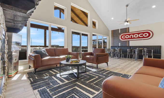 Kimberling City House | Private Hot Tub, Juke Box, Games, Community Pool, Free Silver Dollar Tickets