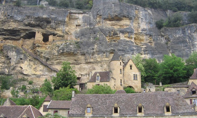 Payrignac Cottage | Private house, outbuildings, wooded park, between Quercy and Perigord Black