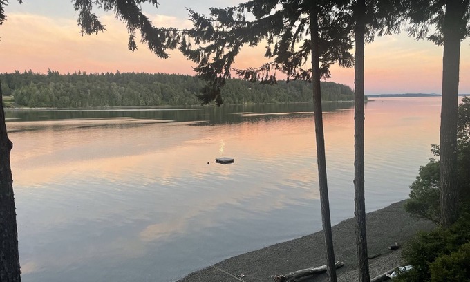 Burley House | Private Island Escape on Puget Sound - Newly Remodeled! 60 minutes from Seattle!