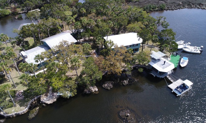 Homosassa House | Private Island Lodge - Anglers, Scallopers, Get-A-Ways, Golfers, Retreats