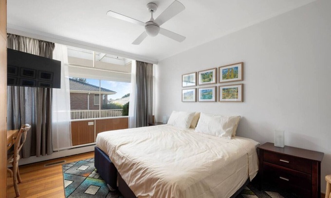 Highett House | Private king guest suite w/free parking