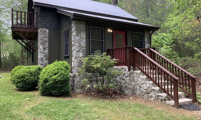 Robbinsville Cottage | Private Lakefront Cottage on Lake Santeetlah