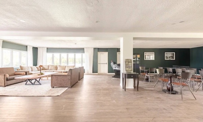 Havelock-Belmont-Methuen Resort | Private Lakefront Cottage 10BDR & Sleeps up to 30!