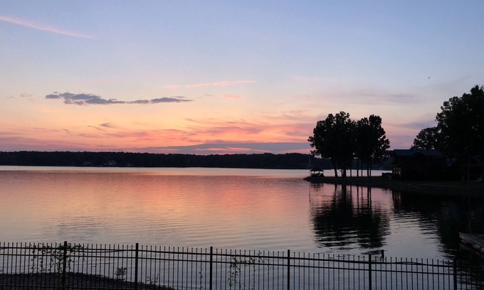 Southmont House | Private Lakefront Log House with Boat Dock