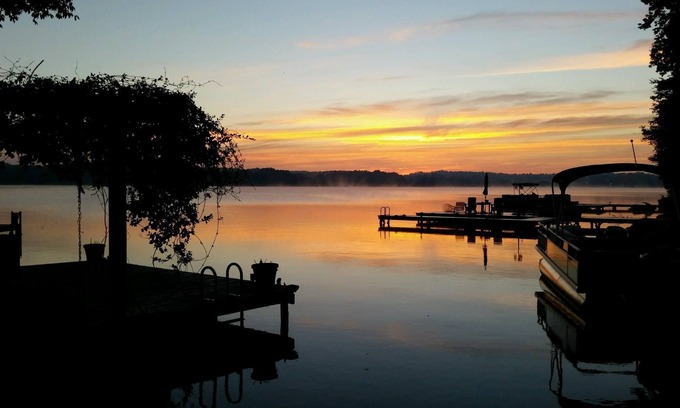 Buckhead House | PRIVATE LAKEFRONT ON 2+ AC W/BIG WATER VIEW W/HOT TUB (Min 30 Day Rental Only)