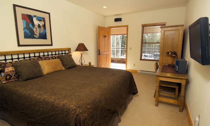 Mountain Village Hotel | Private Lock-Off King Room at the Bear Creek Lodge