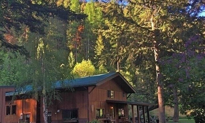 Missoula Cabin | Private lodge. Park like grounds. 15 minutes to downtown. Sleeps 6-12