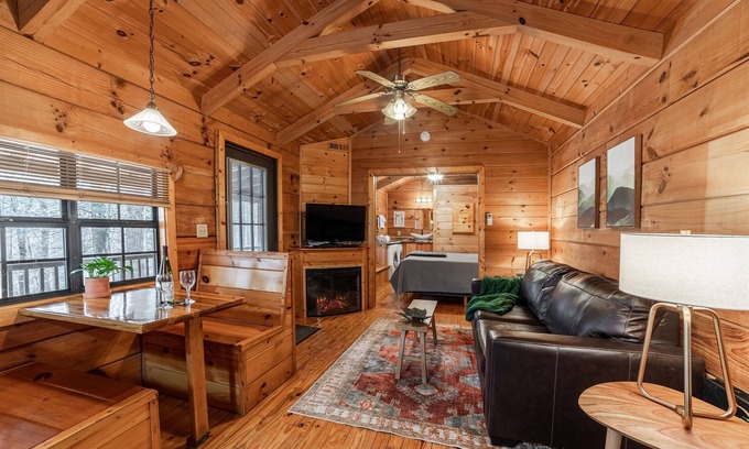 Hot Springs Cabin | Private Log Cabin for Couples & Their Pets
