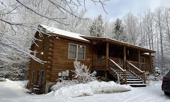 Bethel Cabin | Private log cabin, minutes from skiing, river fun, and biking