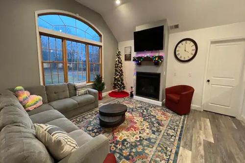 Highland House | Private Luxury 4BR Home in Highland Perfect for Family Groups & Nature Lovers