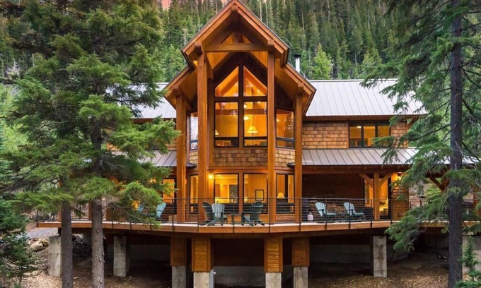 Bend Cabin | Private Luxury Cabin on Private Lake w/Hot Tub & Amazing - Bend
