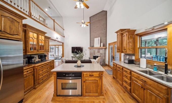 Belton House | Private Luxury Retreat on 12 Acres w/Hot Tub