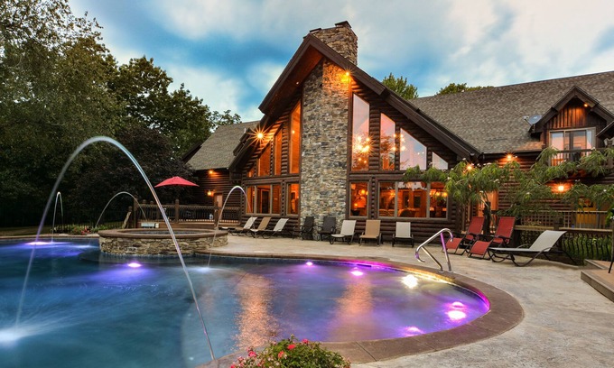 Marmaros House | Private Luxury Lakefront Lodge-Hot Tub~ HUGE Pool~Theater~Close to Branson