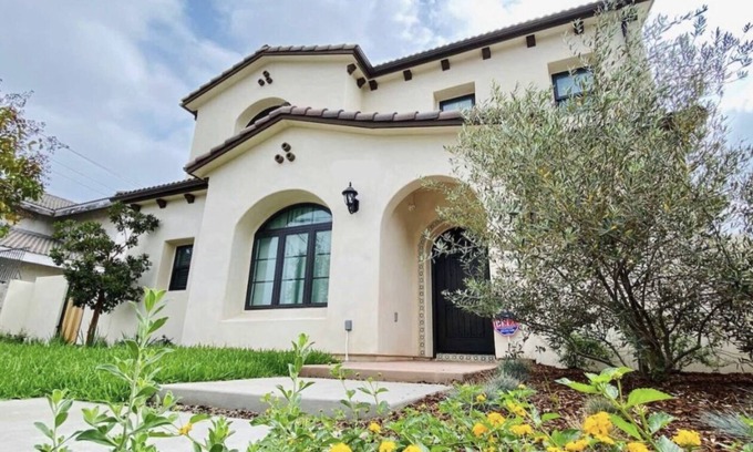 El Monte House | Private Master bedroom with Private bathroom