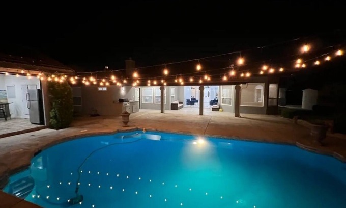 Pumpkin Center House | Private Master Suite, Bath & Pool House!