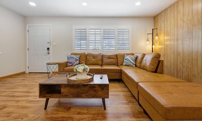 University City House | Private & Modern Home | Minutes to La Jolla