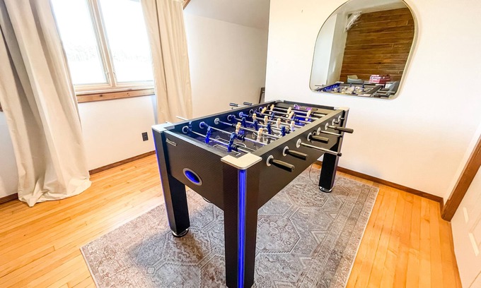 Colorado Springs Cabin | Private Mountain Cabin! King Beds 8 Acres Game Room Pet Friendly