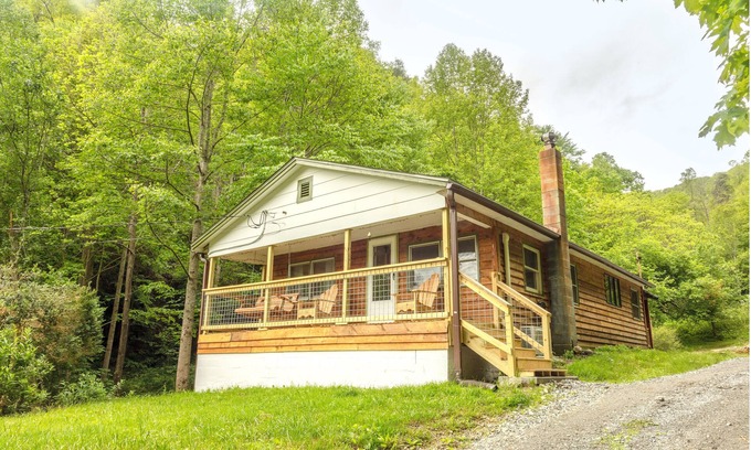 Marshall Cabin | Private Mountain Retreat near Hot Springs & Appalachian Trail